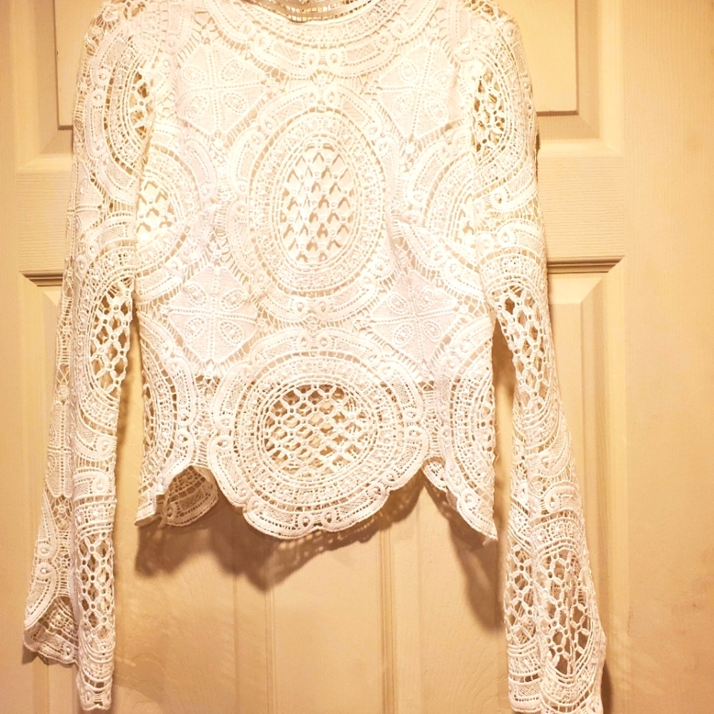 White lace crop top with bell sleeve detail. Size M. Button back. Lined.